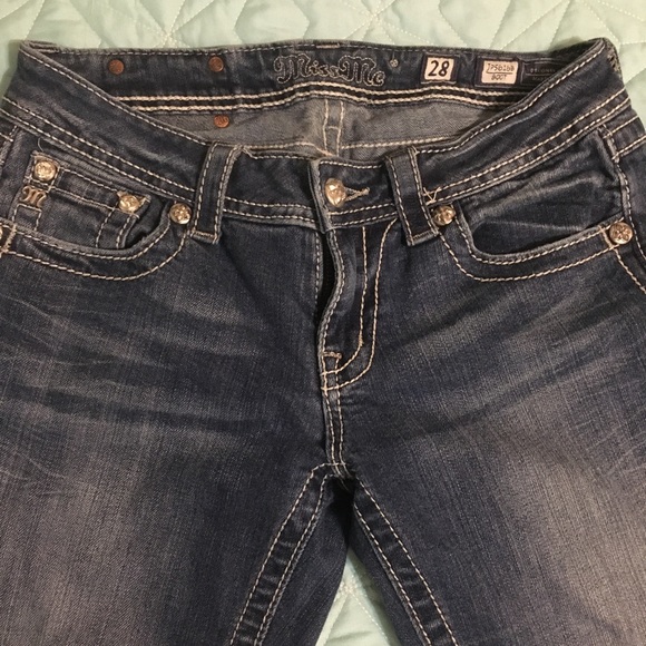 Beautiful pair of miss me jeans size 28 straight legs - Picture 2 of 2